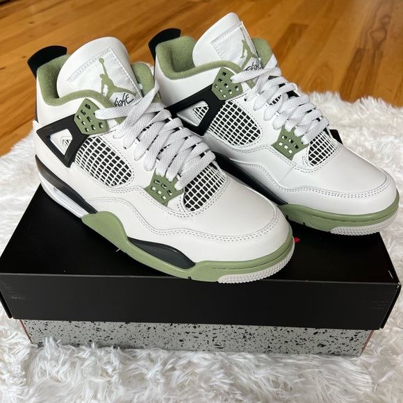 Nike Air Jordan 4 Retro Seafoam - Picture 1 of 8